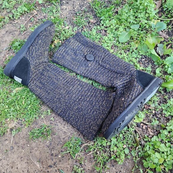 UGG CLASSIC - Womens Boots - SIZE 6 - Picture 2 of 8